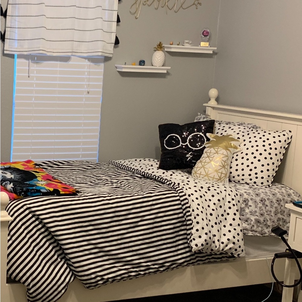 Pottery Barn Teen - Polka Dot and Striped Reversible Bedding Set
